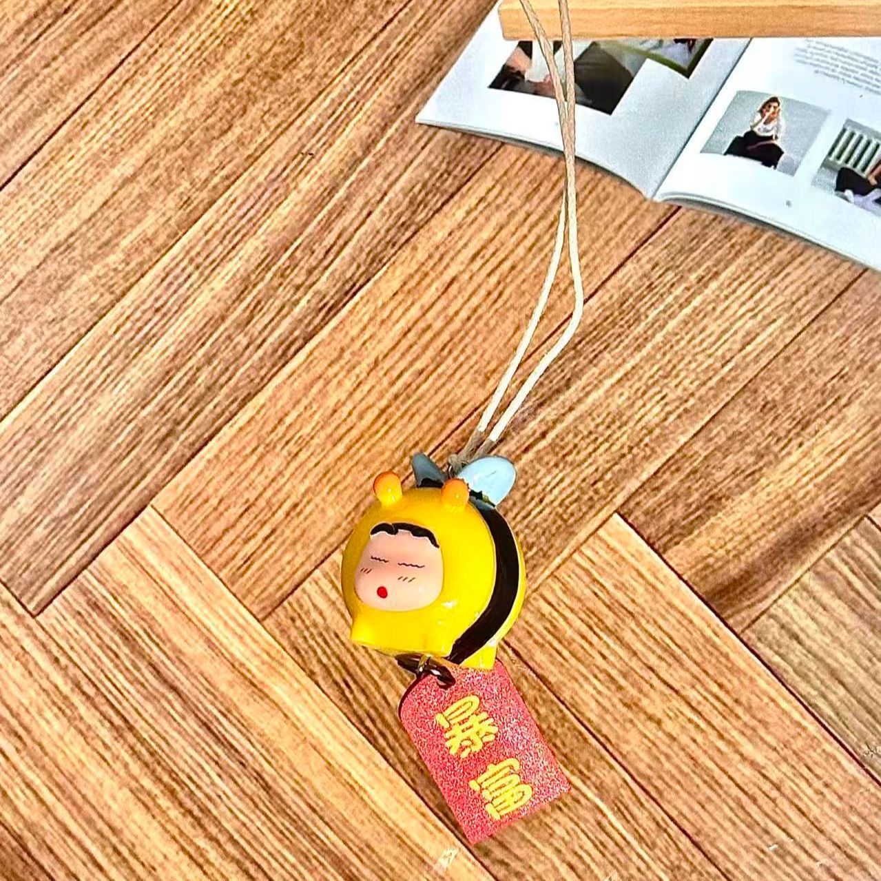 Фигурка Шин-чана в образе пчел – обзор и цена Car Accessories Papar